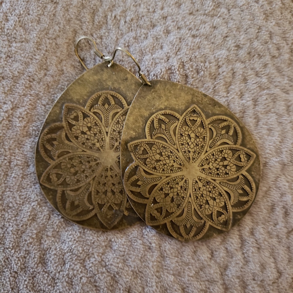 Vintage style dangle earrings